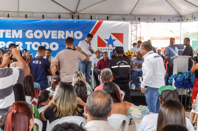 Governador assinatura de convênio de serviço da Escola do Distrito do Taboca
Assinatura de convênio da Reconstrução da Praça e da Quadra do Triângulo
Entrega de Pá Carregadeira e Caminhão Basculante FT Alex Ribeiro Ag Pará <div class='credito_fotos'>Foto: Alex Ribeiro / Ag. Pará   |   <a href='/midias/2022/originais/14761_d6dae982-f0e3-3e14-22e4-26c80fe82ee1.jpg' download><i class='fa-solid fa-download'></i> Download</a></div>