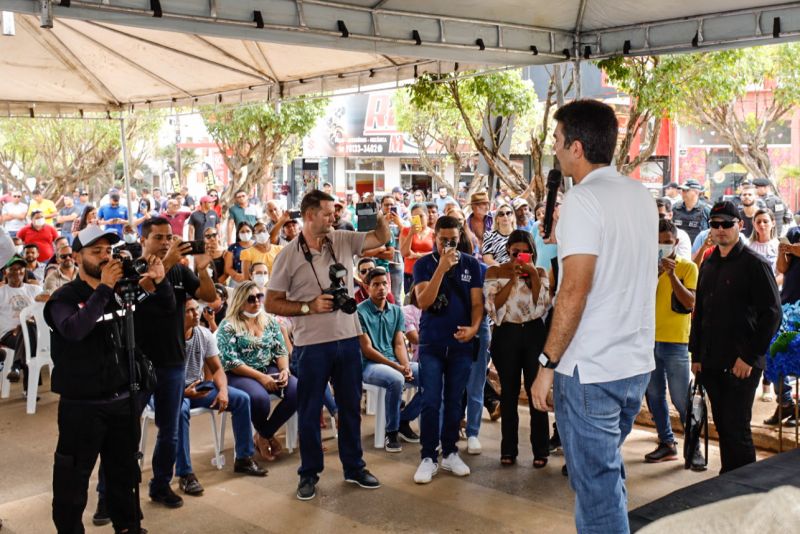 Governador assinatura de convênio de serviço da Escola do Distrito do Taboca
Assinatura de convênio da Reconstrução da Praça e da Quadra do Triângulo
Entrega de Pá Carregadeira e Caminhão Basculante FT Alex Ribeiro Ag Pará <div class='credito_fotos'>Foto: Alex Ribeiro / Ag. Pará   |   <a href='/midias/2022/originais/14761_eca505ac-251b-473a-b465-a910b9a2dc60.jpg' download><i class='fa-solid fa-download'></i> Download</a></div>