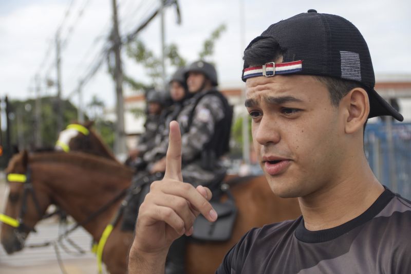 Cavalaria PM
Ryan Dorff - estudante  <div class='credito_fotos'>Foto: Pedro Guerreiro / Ag. Pará   |   <a href='/midias/2022/originais/14852_1cf67dc0-a315-ccb6-72f9-586879730fe6.jpg' download><i class='fa-solid fa-download'></i> Download</a></div>