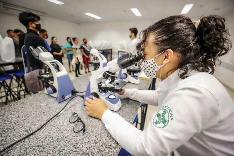 Curso Férias UsiPaz Benguí - Fotos Bruno Cecim - Ag.Pará  <div class='credito_fotos'>Foto: Bruno Cecim / Ag.Pará   |   <a href='/midias/2022/originais/14882_eafe799f-8105-d49f-bd84-4bc0ecd1677c.jpg' download><i class='fa-solid fa-download'></i> Download</a></div>