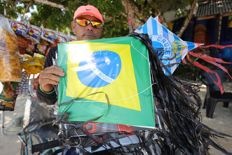 Fiscalização de linhas enceradas com cerol no Distrito de Outeiro em Belém
Alex Santos - vendedor  <div class='credito_fotos'>Foto: Bruno Cecim / Ag.Pará   |   <a href='/midias/2022/originais/14890_bd26e1de-1339-3fb6-64d0-68a41937b676.jpg' download><i class='fa-solid fa-download'></i> Download</a></div>