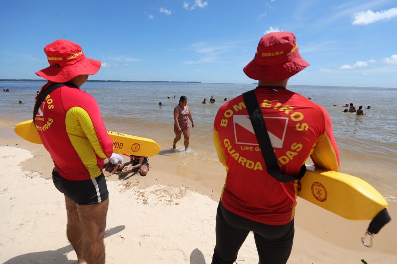 Operação verão no Distrito de Outeiro em Belém  <div class='credito_fotos'>Foto: Bruno Cecim / Ag.Pará   |   <a href='/midias/2022/originais/14891_0ad5e38d-29d1-7491-0931-72a4f06ac26c.jpg' download><i class='fa-solid fa-download'></i> Download</a></div>