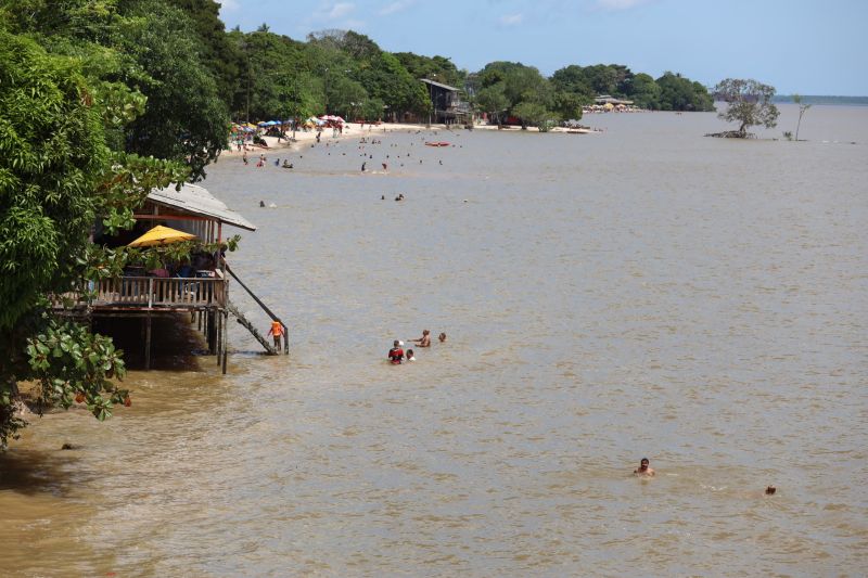 Operação verão no Distrito de Outeiro em Belém  <div class='credito_fotos'>Foto: Bruno Cecim / Ag.Pará   |   <a href='/midias/2022/originais/14891_62f54ab3-6b2e-dc36-5f13-8c2ffd76fa8c.jpg' download><i class='fa-solid fa-download'></i> Download</a></div>