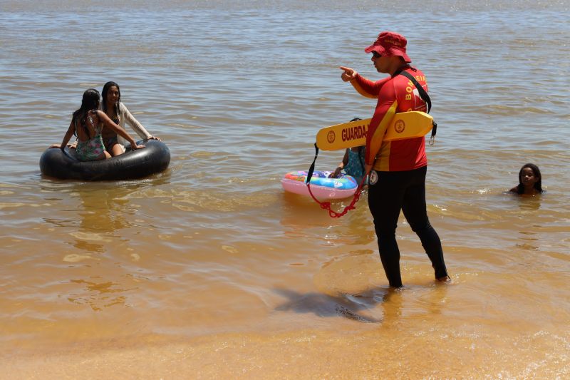 Operação verão no Distrito de Outeiro em Belém  <div class='credito_fotos'>Foto: Bruno Cecim / Ag.Pará   |   <a href='/midias/2022/originais/14891_dfdebd5d-0094-58f5-6635-ce6955339e94.jpg' download><i class='fa-solid fa-download'></i> Download</a></div>