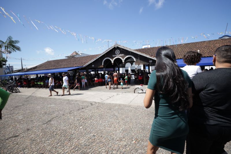 Distrito de Mosqueiro em Belém - praça Matriz - Tapiocaria <div class='credito_fotos'>Foto: Pedro Guerreiro / Ag. Pará   |   <a href='/midias/2022/originais/14894_0ea04c8b-b7f9-a351-9ca8-fefe014ea571.jpg' download><i class='fa-solid fa-download'></i> Download</a></div>