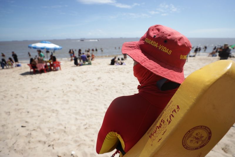 Operação verão no Distrito de Mosqueiro, verão  <div class='credito_fotos'>Foto: Pedro Guerreiro / Ag. Pará   |   <a href='/midias/2022/originais/14895_9b11fa33-1954-6677-cff1-4561aaab7284.jpg' download><i class='fa-solid fa-download'></i> Download</a></div>