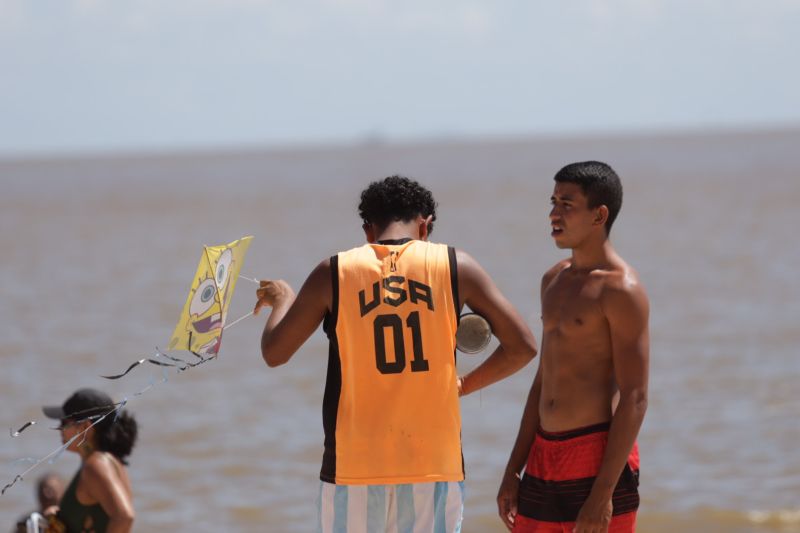 Operação verão combate ao uso de linhas enceradas nas praias do distrito de Mosqueiro em Belém. <div class='credito_fotos'>Foto: Pedro Guerreiro / Ag. Pará   |   <a href='/midias/2022/originais/14896_0b5b2c9a-afcf-f600-5fe8-addcdeb01233.jpg' download><i class='fa-solid fa-download'></i> Download</a></div>