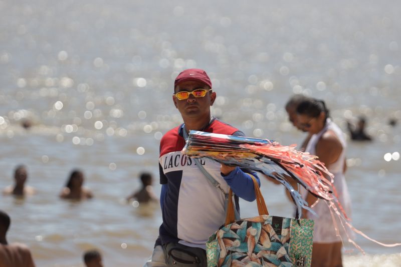 Operação verão combate ao uso de linhas enceradas nas praias do distrito de Mosqueiro em Belém. <div class='credito_fotos'>Foto: Pedro Guerreiro / Ag. Pará   |   <a href='/midias/2022/originais/14896_5e6ac7b8-4e2b-4cb2-de15-3d4b2ac17f7b.jpg' download><i class='fa-solid fa-download'></i> Download</a></div>