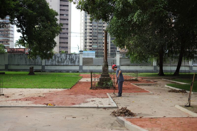 Obra de recuperação do Cemitério da Soledade, necrópole pública fundada em 1850, devido epidemia de febre amarela do século XIX, situado no bairro de Batista Campos na cidade paraense de Belém (estado brasileiro do Pará). <div class='credito_fotos'>Foto: David Alves / Ag.Pará   |   <a href='/midias/2022/originais/14905_01d77a62-ad49-84b5-8268-0fc0b216789d.jpg' download><i class='fa-solid fa-download'></i> Download</a></div>