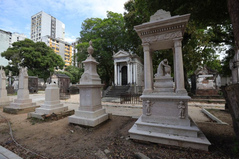 Obra de recuperação do Cemitério da Soledade, necrópole pública fundada em 1850, devido epidemia de febre amarela do século XIX, situado no bairro de Batista Campos na cidade paraense de Belém (estado brasileiro do Pará). <div class='credito_fotos'>Foto: David Alves / Ag.Pará   |   <a href='/midias/2022/originais/14905_04342f9f-0a2c-4f6b-7e04-c1939071d2c3.jpg' download><i class='fa-solid fa-download'></i> Download</a></div>