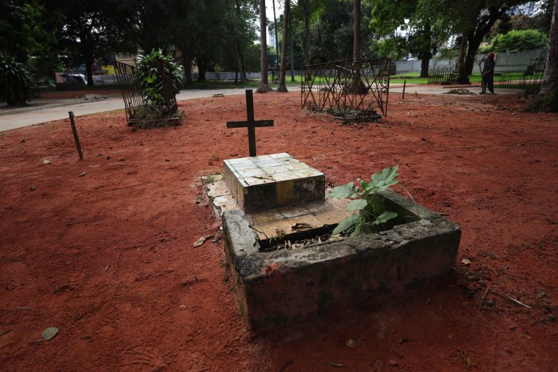 Obra de recuperação do Cemitério da Soledade, necrópole pública fundada em 1850, devido epidemia de febre amarela do século XIX, situado no bairro de Batista Campos na cidade paraense de Belém (estado brasileiro do Pará). <div class='credito_fotos'>Foto: David Alves / Ag.Pará   |   <a href='/midias/2022/originais/14905_05dd3f6a-8455-3348-5150-01296995cfc3.jpg' download><i class='fa-solid fa-download'></i> Download</a></div>