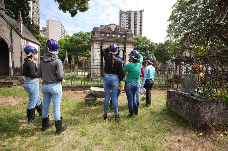 Obra de recuperação do Cemitério da Soledade, necrópole pública fundada em 1850, devido epidemia de febre amarela do século XIX, situado no bairro de Batista Campos na cidade paraense de Belém (estado brasileiro do Pará). <div class='credito_fotos'>Foto: David Alves / Ag.Pará   |   <a href='/midias/2022/originais/14905_07db5098-bfc0-d368-3fc2-3c0d45220944.jpg' download><i class='fa-solid fa-download'></i> Download</a></div>