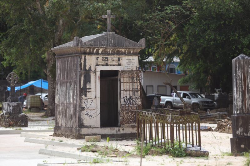 Obra de recuperação do Cemitério da Soledade, necrópole pública fundada em 1850, devido epidemia de febre amarela do século XIX, situado no bairro de Batista Campos na cidade paraense de Belém (estado brasileiro do Pará). <div class='credito_fotos'>Foto: David Alves / Ag.Pará   |   <a href='/midias/2022/originais/14905_07e70d65-478c-8585-6bdb-5240e1b9ce42.jpg' download><i class='fa-solid fa-download'></i> Download</a></div>