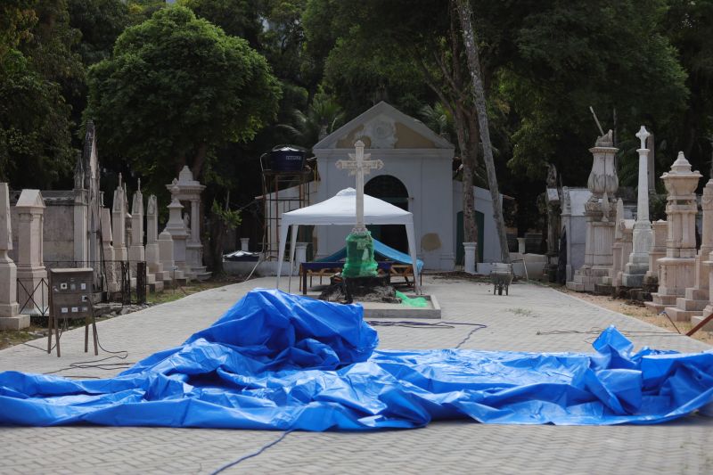 Obra de recuperação do Cemitério da Soledade, necrópole pública fundada em 1850, devido epidemia de febre amarela do século XIX, situado no bairro de Batista Campos na cidade paraense de Belém (estado brasileiro do Pará). <div class='credito_fotos'>Foto: David Alves / Ag.Pará   |   <a href='/midias/2022/originais/14905_24523dd9-7daa-6a4a-c0ec-f96cc38e375c.jpg' download><i class='fa-solid fa-download'></i> Download</a></div>