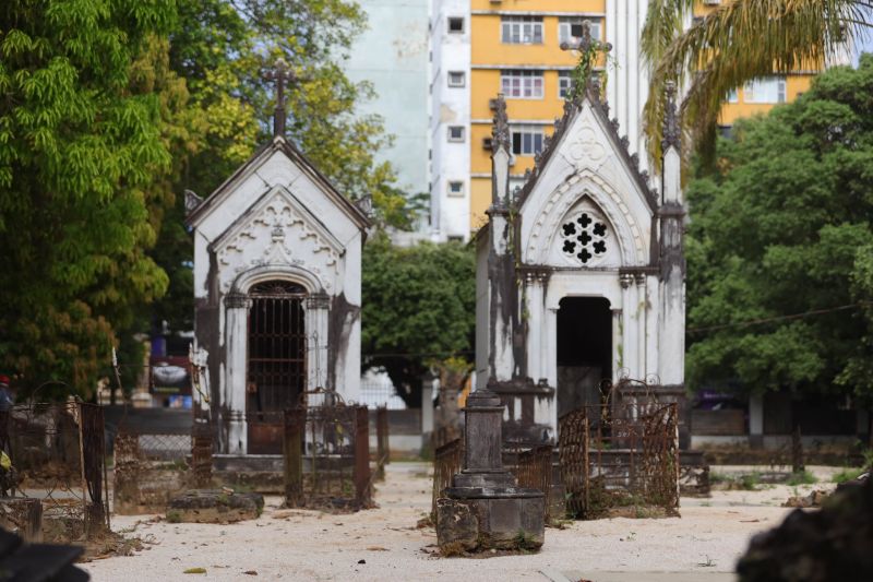 Obra de recuperação do Cemitério da Soledade, necrópole pública fundada em 1850, devido epidemia de febre amarela do século XIX, situado no bairro de Batista Campos na cidade paraense de Belém (estado brasileiro do Pará). <div class='credito_fotos'>Foto: David Alves / Ag.Pará   |   <a href='/midias/2022/originais/14905_2e9acc68-bdb0-7da9-4b01-cc08305993e4.jpg' download><i class='fa-solid fa-download'></i> Download</a></div>