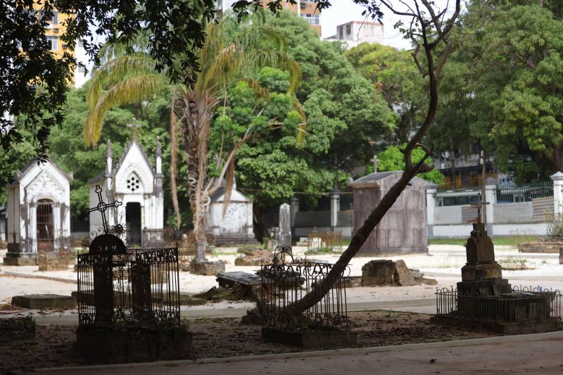 Obra de recuperação do Cemitério da Soledade, necrópole pública fundada em 1850, devido epidemia de febre amarela do século XIX, situado no bairro de Batista Campos na cidade paraense de Belém (estado brasileiro do Pará). <div class='credito_fotos'>Foto: David Alves / Ag.Pará   |   <a href='/midias/2022/originais/14905_2f3d78da-4740-4c00-f6a8-ca4c30ae5e67.jpg' download><i class='fa-solid fa-download'></i> Download</a></div>