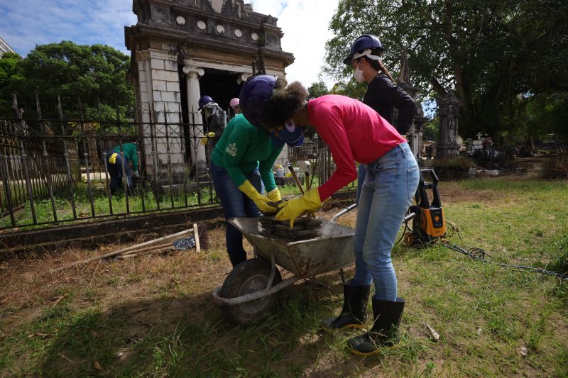 Obra de recuperação do Cemitério da Soledade, necrópole pública fundada em 1850, devido epidemia de febre amarela do século XIX, situado no bairro de Batista Campos na cidade paraense de Belém (estado brasileiro do Pará). <div class='credito_fotos'>Foto: David Alves / Ag.Pará   |   <a href='/midias/2022/originais/14905_457ce169-a172-58bd-849f-981e6a31839b.jpg' download><i class='fa-solid fa-download'></i> Download</a></div>