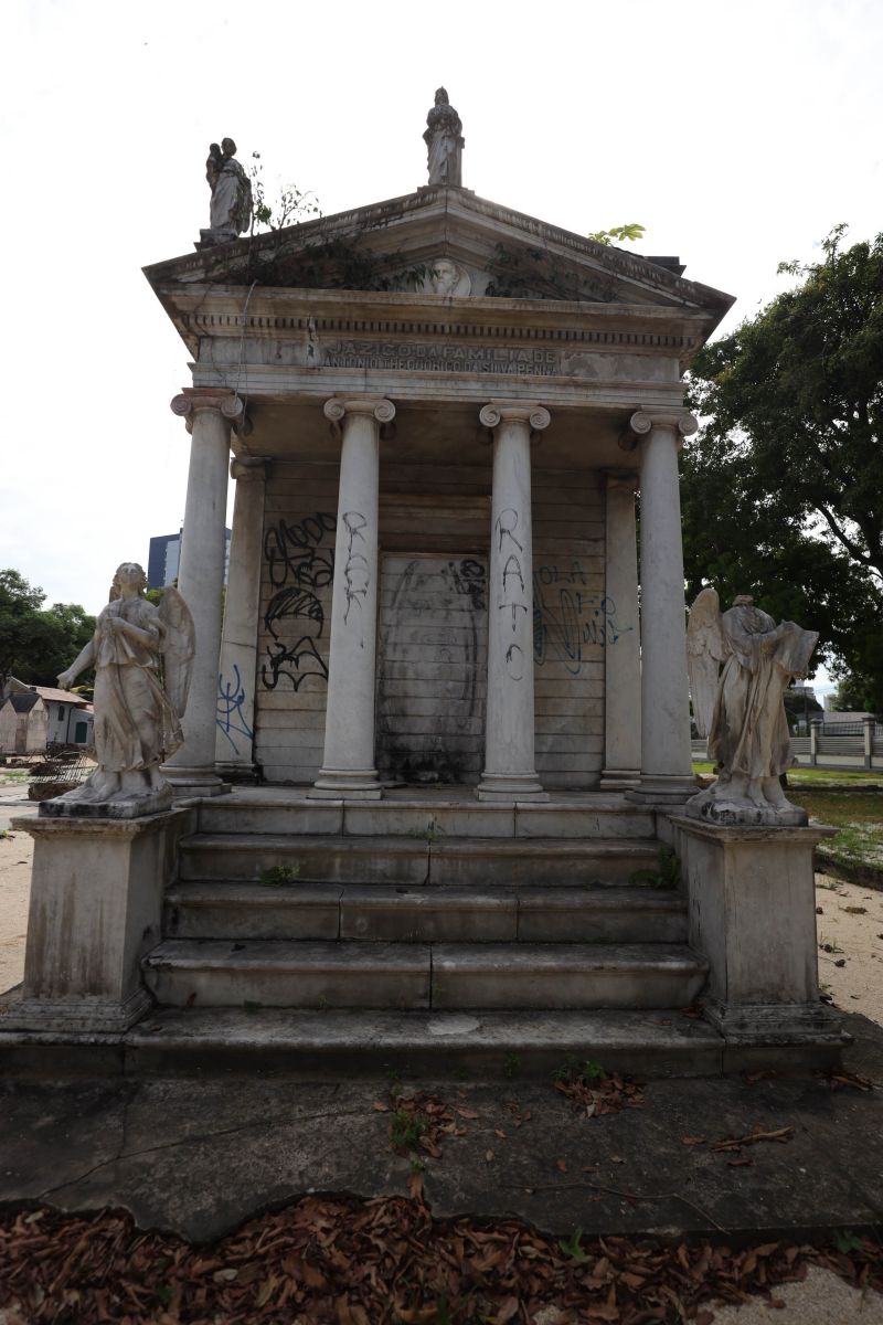 Obra de recuperação do Cemitério da Soledade, necrópole pública fundada em 1850, devido epidemia de febre amarela do século XIX, situado no bairro de Batista Campos na cidade paraense de Belém (estado brasileiro do Pará). <div class='credito_fotos'>Foto: David Alves / Ag.Pará   |   <a href='/midias/2022/originais/14905_47656a51-7b6d-6450-b8a1-6e8f2ad5e165.jpg' download><i class='fa-solid fa-download'></i> Download</a></div>