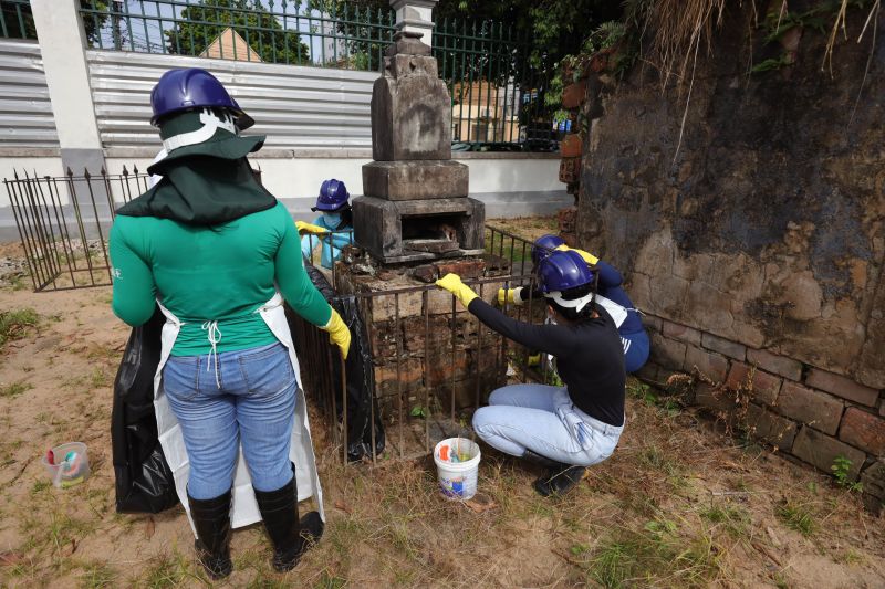 Obra de recuperação do Cemitério da Soledade, necrópole pública fundada em 1850, devido epidemia de febre amarela do século XIX, situado no bairro de Batista Campos na cidade paraense de Belém (estado brasileiro do Pará). <div class='credito_fotos'>Foto: David Alves / Ag.Pará   |   <a href='/midias/2022/originais/14905_54660227-6eb2-533b-4c65-c2c7313f8a8a.jpg' download><i class='fa-solid fa-download'></i> Download</a></div>