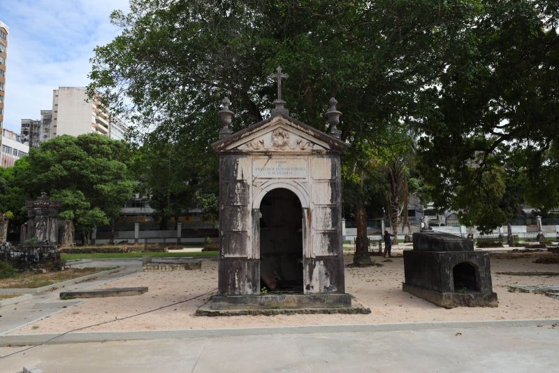 Obra de recuperação do Cemitério da Soledade, necrópole pública fundada em 1850, devido epidemia de febre amarela do século XIX, situado no bairro de Batista Campos na cidade paraense de Belém (estado brasileiro do Pará). <div class='credito_fotos'>Foto: David Alves / Ag.Pará   |   <a href='/midias/2022/originais/14905_56548ee6-3802-4496-2835-1565a052ee38.jpg' download><i class='fa-solid fa-download'></i> Download</a></div>