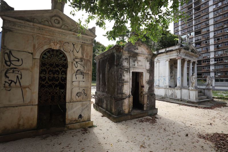 Obra de recuperação do Cemitério da Soledade, necrópole pública fundada em 1850, devido epidemia de febre amarela do século XIX, situado no bairro de Batista Campos na cidade paraense de Belém (estado brasileiro do Pará). <div class='credito_fotos'>Foto: David Alves / Ag.Pará   |   <a href='/midias/2022/originais/14905_5748f4a6-2131-ba55-19ed-1f9b9a21eb9a.jpg' download><i class='fa-solid fa-download'></i> Download</a></div>