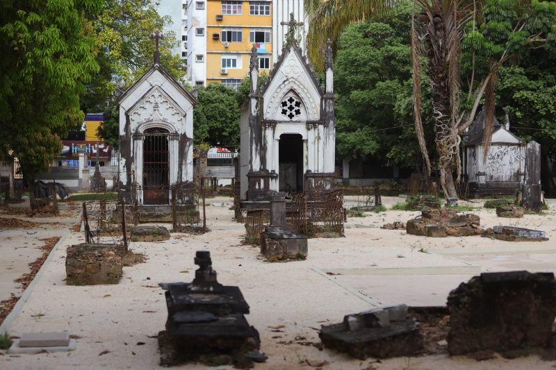 Obra de recuperação do Cemitério da Soledade, necrópole pública fundada em 1850, devido epidemia de febre amarela do século XIX, situado no bairro de Batista Campos na cidade paraense de Belém (estado brasileiro do Pará). <div class='credito_fotos'>Foto: David Alves / Ag.Pará   |   <a href='/midias/2022/originais/14905_5d79991f-2f4a-c7fc-38af-7984690a4f67.jpg' download><i class='fa-solid fa-download'></i> Download</a></div>