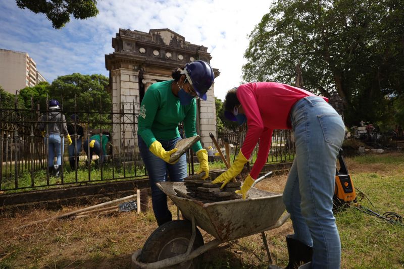 Obra de recuperação do Cemitério da Soledade, necrópole pública fundada em 1850, devido epidemia de febre amarela do século XIX, situado no bairro de Batista Campos na cidade paraense de Belém (estado brasileiro do Pará). <div class='credito_fotos'>Foto: David Alves / Ag.Pará   |   <a href='/midias/2022/originais/14905_75660be3-8bdf-412e-90d0-9618a0aeaa65.jpg' download><i class='fa-solid fa-download'></i> Download</a></div>