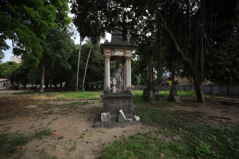 Obra de recuperação do Cemitério da Soledade, necrópole pública fundada em 1850, devido epidemia de febre amarela do século XIX, situado no bairro de Batista Campos na cidade paraense de Belém (estado brasileiro do Pará). <div class='credito_fotos'>Foto: David Alves / Ag.Pará   |   <a href='/midias/2022/originais/14905_7b4b4129-137d-c8e4-79d0-f8643823cfdb.jpg' download><i class='fa-solid fa-download'></i> Download</a></div>