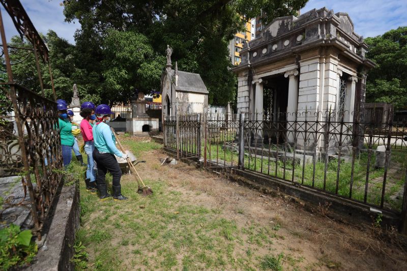 Obra de recuperação do Cemitério da Soledade, necrópole pública fundada em 1850, devido epidemia de febre amarela do século XIX, situado no bairro de Batista Campos na cidade paraense de Belém (estado brasileiro do Pará). <div class='credito_fotos'>Foto: David Alves / Ag.Pará   |   <a href='/midias/2022/originais/14905_7e28bd4c-158a-bcd6-9d9d-61634d34a2c2.jpg' download><i class='fa-solid fa-download'></i> Download</a></div>