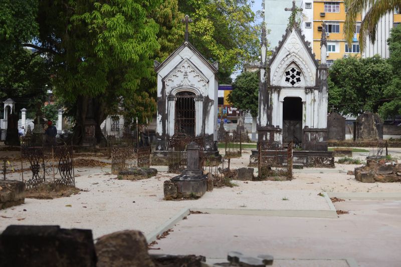 Obra de recuperação do Cemitério da Soledade, necrópole pública fundada em 1850, devido epidemia de febre amarela do século XIX, situado no bairro de Batista Campos na cidade paraense de Belém (estado brasileiro do Pará). <div class='credito_fotos'>Foto: David Alves / Ag.Pará   |   <a href='/midias/2022/originais/14905_7efba20e-4b53-9084-c921-dfab6ad15a5d.jpg' download><i class='fa-solid fa-download'></i> Download</a></div>