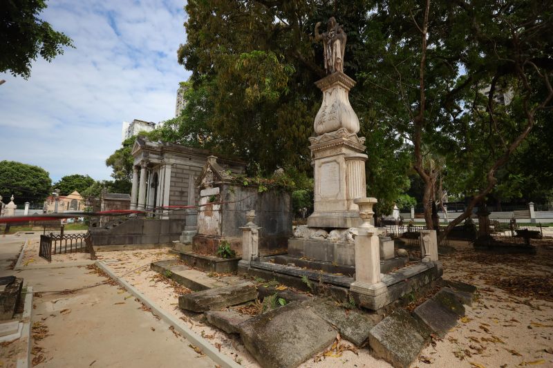 Obra de recuperação do Cemitério da Soledade, necrópole pública fundada em 1850, devido epidemia de febre amarela do século XIX, situado no bairro de Batista Campos na cidade paraense de Belém (estado brasileiro do Pará). <div class='credito_fotos'>Foto: David Alves / Ag.Pará   |   <a href='/midias/2022/originais/14905_82904d09-76dc-9fc2-6c84-3cb7998b42c5.jpg' download><i class='fa-solid fa-download'></i> Download</a></div>