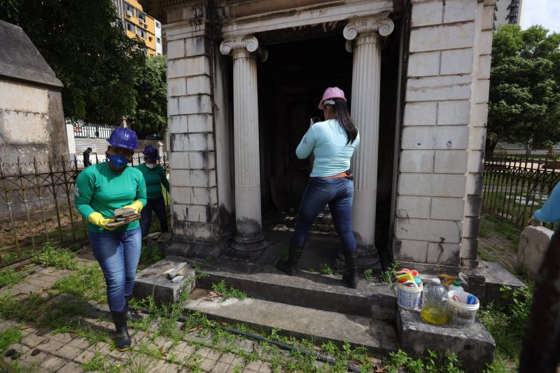 Obra de recuperação do Cemitério da Soledade, necrópole pública fundada em 1850, devido epidemia de febre amarela do século XIX, situado no bairro de Batista Campos na cidade paraense de Belém (estado brasileiro do Pará). <div class='credito_fotos'>Foto: David Alves / Ag.Pará   |   <a href='/midias/2022/originais/14905_8fcd082b-d7ac-19d4-3a77-b6c57cf9fa9a.jpg' download><i class='fa-solid fa-download'></i> Download</a></div>