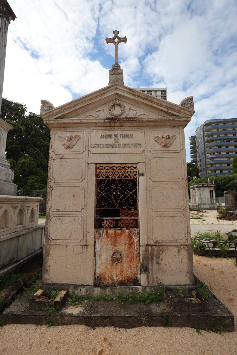 Obra de recuperação do Cemitério da Soledade, necrópole pública fundada em 1850, devido epidemia de febre amarela do século XIX, situado no bairro de Batista Campos na cidade paraense de Belém (estado brasileiro do Pará). <div class='credito_fotos'>Foto: David Alves / Ag.Pará   |   <a href='/midias/2022/originais/14905_9d435d5e-85c1-9604-44da-8e04e55e1e52.jpg' download><i class='fa-solid fa-download'></i> Download</a></div>