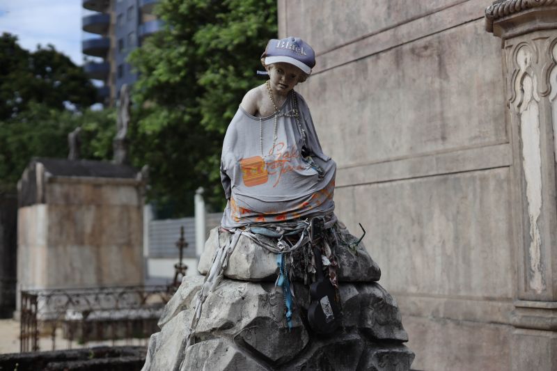 Obra de recuperação do Cemitério da Soledade, necrópole pública fundada em 1850, devido epidemia de febre amarela do século XIX, situado no bairro de Batista Campos na cidade paraense de Belém (estado brasileiro do Pará). <div class='credito_fotos'>Foto: David Alves / Ag.Pará   |   <a href='/midias/2022/originais/14905_ac326ed5-085f-5093-5727-e506029277a1.jpg' download><i class='fa-solid fa-download'></i> Download</a></div>