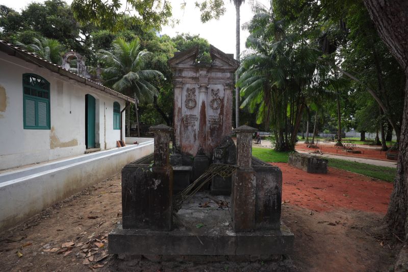 Obra de recuperação do Cemitério da Soledade, necrópole pública fundada em 1850, devido epidemia de febre amarela do século XIX, situado no bairro de Batista Campos na cidade paraense de Belém (estado brasileiro do Pará). <div class='credito_fotos'>Foto: David Alves / Ag.Pará   |   <a href='/midias/2022/originais/14905_c098b3f0-46a9-cff0-7f3e-ac318c14efde.jpg' download><i class='fa-solid fa-download'></i> Download</a></div>