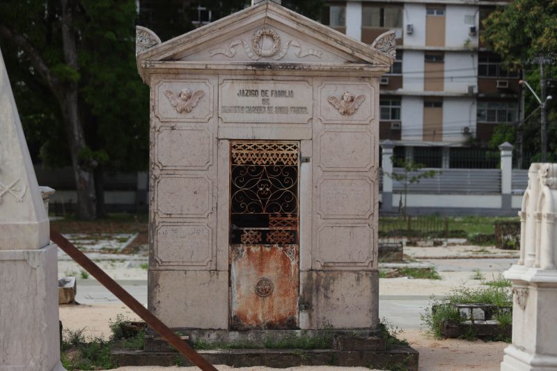 Obra de recuperação do Cemitério da Soledade, necrópole pública fundada em 1850, devido epidemia de febre amarela do século XIX, situado no bairro de Batista Campos na cidade paraense de Belém (estado brasileiro do Pará). <div class='credito_fotos'>Foto: David Alves / Ag.Pará   |   <a href='/midias/2022/originais/14905_c3e64ee9-9097-2c86-8883-85eafec678ba.jpg' download><i class='fa-solid fa-download'></i> Download</a></div>