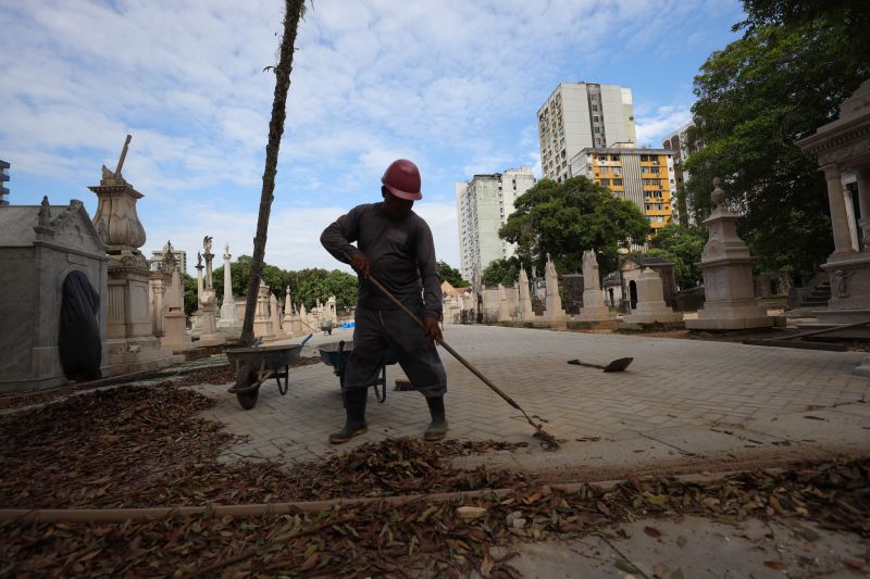 Obra de recuperação do Cemitério da Soledade, necrópole pública fundada em 1850, devido epidemia de febre amarela do século XIX, situado no bairro de Batista Campos na cidade paraense de Belém (estado brasileiro do Pará). <div class='credito_fotos'>Foto: David Alves / Ag.Pará   |   <a href='/midias/2022/originais/14905_c5f23249-86a2-a2d5-b139-38f87b3e8599.jpg' download><i class='fa-solid fa-download'></i> Download</a></div>