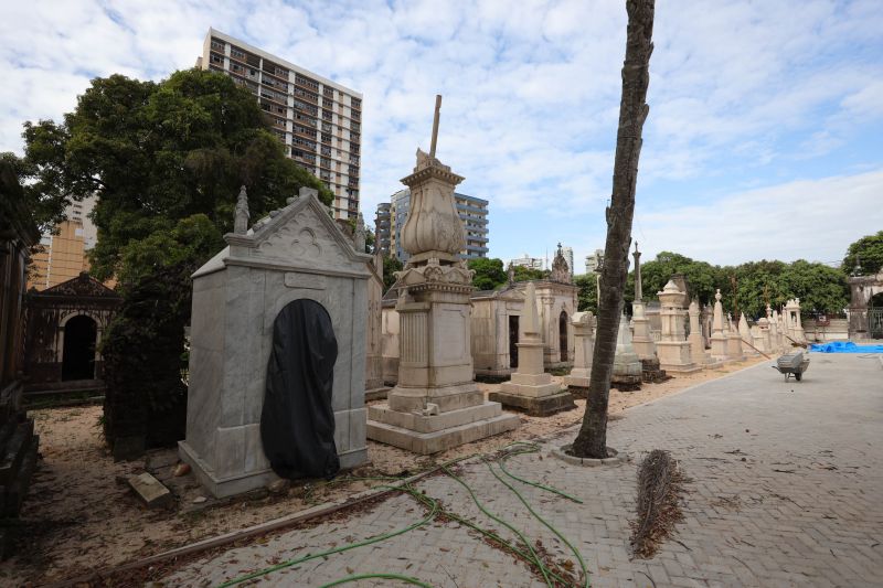 Obra de recuperação do Cemitério da Soledade, necrópole pública fundada em 1850, devido epidemia de febre amarela do século XIX, situado no bairro de Batista Campos na cidade paraense de Belém (estado brasileiro do Pará). <div class='credito_fotos'>Foto: David Alves / Ag.Pará   |   <a href='/midias/2022/originais/14905_c908bd81-68b8-c94d-e8b9-a2a2db76c20c.jpg' download><i class='fa-solid fa-download'></i> Download</a></div>