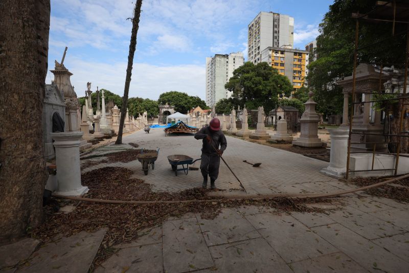 Obra de recuperação do Cemitério da Soledade, necrópole pública fundada em 1850, devido epidemia de febre amarela do século XIX, situado no bairro de Batista Campos na cidade paraense de Belém (estado brasileiro do Pará). <div class='credito_fotos'>Foto: David Alves / Ag.Pará   |   <a href='/midias/2022/originais/14905_da66bbc0-5774-0807-e81a-9b5e963698d3.jpg' download><i class='fa-solid fa-download'></i> Download</a></div>