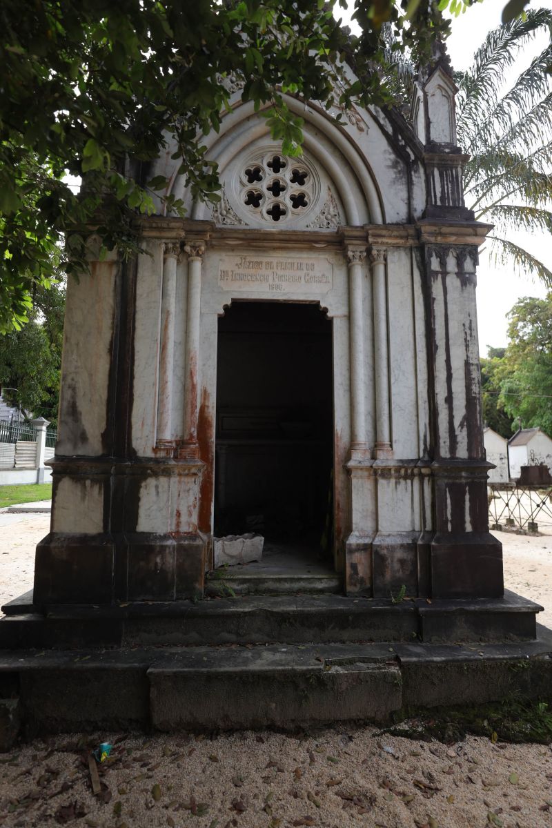 Obra de recuperação do Cemitério da Soledade, necrópole pública fundada em 1850, devido epidemia de febre amarela do século XIX, situado no bairro de Batista Campos na cidade paraense de Belém (estado brasileiro do Pará). <div class='credito_fotos'>Foto: David Alves / Ag.Pará   |   <a href='/midias/2022/originais/14905_f81344fd-41b2-3b4c-fcb8-6d1fb8492e9b.jpg' download><i class='fa-solid fa-download'></i> Download</a></div>