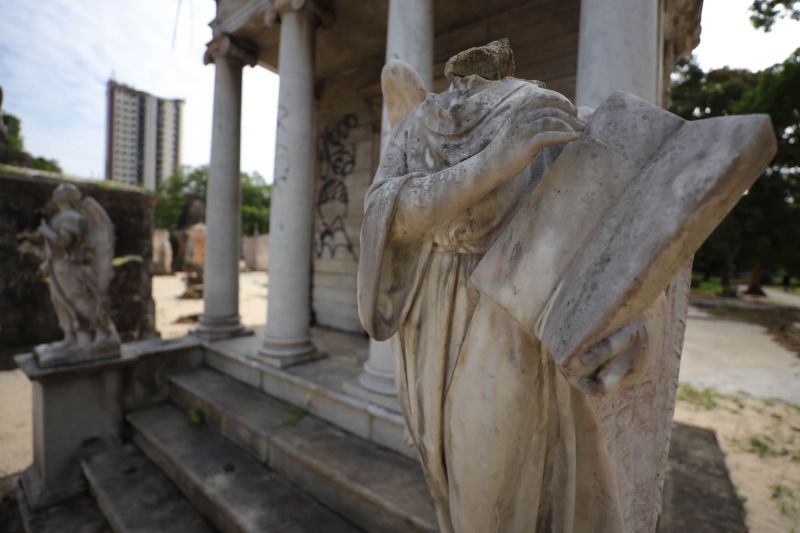 Obra de recuperação do Cemitério da Soledade, necrópole pública fundada em 1850, devido epidemia de febre amarela do século XIX, situado no bairro de Batista Campos na cidade paraense de Belém (estado brasileiro do Pará). <div class='credito_fotos'>Foto: David Alves / Ag.Pará   |   <a href='/midias/2022/originais/14905_fa64b28b-80c0-2fa5-0de1-e9d6e8b70785.jpg' download><i class='fa-solid fa-download'></i> Download</a></div>