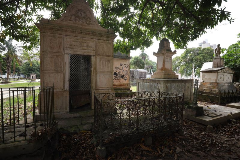 Obra de recuperação do Cemitério da Soledade, necrópole pública fundada em 1850, devido epidemia de febre amarela do século XIX, situado no bairro de Batista Campos na cidade paraense de Belém (estado brasileiro do Pará). <div class='credito_fotos'>Foto: David Alves / Ag.Pará   |   <a href='/midias/2022/originais/14905_ff292992-0f16-126a-74c5-ddb765797c1a.jpg' download><i class='fa-solid fa-download'></i> Download</a></div>