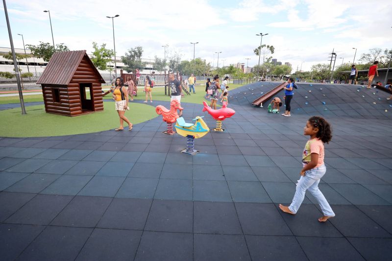 Porto do futuro, o parque localizado em frente ao terminal hidroviário de Belém, integra a área portuária da capital paraense. <div class='credito_fotos'>Foto: Bruno Cecim / Ag.Pará   |   <a href='/midias/2022/originais/14911_3df349f8-e632-4d0b-c93b-58b520422083.jpg' download><i class='fa-solid fa-download'></i> Download</a></div>