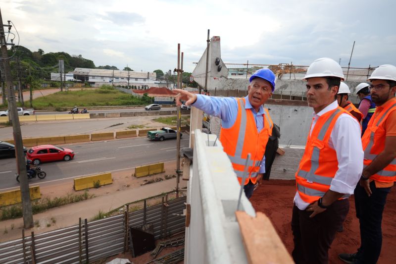 Governador Helder Barbalho visita as obras do Sistema BRT
O Bus Rapid Transit (BRT) é um modelo de transporte público de média capacidade. Constitui-se de veículos articulados ou biarticulados que trafegam em canaletas específicas e utilizam Estações e Estações de Parada adaptadas para o rápido acesso dos passageiros ao veículo. <div class='credito_fotos'>Foto: Bruno Cecim / Ag.Pará   |   <a href='/midias/2022/originais/14931_75e18258-1a4f-1332-5196-5f327a5bae62.jpg' download><i class='fa-solid fa-download'></i> Download</a></div>