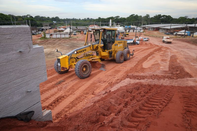 Governador Helder Barbalho visita as obras do Sistema BRT
O Bus Rapid Transit (BRT) é um modelo de transporte público de média capacidade. Constitui-se de veículos articulados ou biarticulados que trafegam em canaletas específicas e utilizam Estações e Estações de Parada adaptadas para o rápido acesso dos passageiros ao veículo. <div class='credito_fotos'>Foto: Bruno Cecim / Ag.Pará   |   <a href='/midias/2022/originais/14931_8dc3b97c-32df-542b-d086-de696756491b.jpg' download><i class='fa-solid fa-download'></i> Download</a></div>