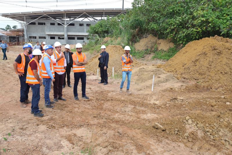 Governador Helder Barbalho visita as obras do Sistema BRT
O Bus Rapid Transit (BRT) é um modelo de transporte público de média capacidade. Constitui-se de veículos articulados ou biarticulados que trafegam em canaletas específicas e utilizam Estações e Estações de Parada adaptadas para o rápido acesso dos passageiros ao veículo. <div class='credito_fotos'>Foto: Bruno Cecim / Ag.Pará   |   <a href='/midias/2022/originais/14931_c6cedf4c-8dd6-40e2-ad7d-1509e23a1303.jpg' download><i class='fa-solid fa-download'></i> Download</a></div>