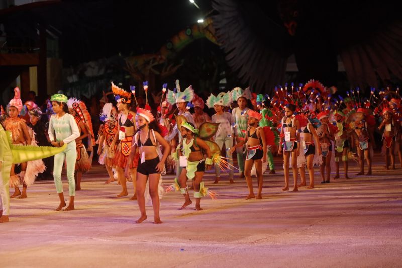 O Festival das Tribos Indígenas de Juruti ou Festribal (termo relativo a tribos) é uma festa cultural realizada sempre no último fim de semana do mês de julho ou início de agosto na cidade de Juruti, oeste do Pará. Resgata em forma de espetáculo a cultura indígena nativa da cidade. Uma das maiores manifestações culturais da Amazônia. O palco das apresentações é o Tribódromo, arena onde as tribos se apresentam. No tribódromo as tribos Muirapinima (vermelho e azul) e Munduruku (vermelho e amarelo) se enfrentam pela conquista de mais um título. <div class='credito_fotos'>Foto: Alex Ribeiro / Ag. Pará   |   <a href='/midias/2022/originais/14947_07e0564f-e8ab-9a89-be23-c8e7362505ea.jpg' download><i class='fa-solid fa-download'></i> Download</a></div>