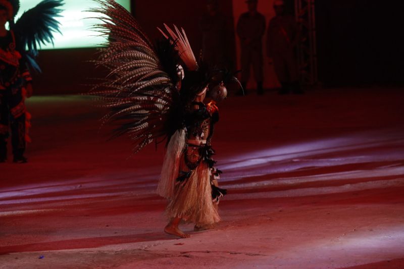 O Festival das Tribos Indígenas de Juruti ou Festribal (termo relativo a tribos) é uma festa cultural realizada sempre no último fim de semana do mês de julho ou início de agosto na cidade de Juruti, oeste do Pará. Resgata em forma de espetáculo a cultura indígena nativa da cidade. Uma das maiores manifestações culturais da Amazônia. O palco das apresentações é o Tribódromo, arena onde as tribos se apresentam. No tribódromo as tribos Muirapinima (vermelho e azul) e Munduruku (vermelho e amarelo) se enfrentam pela conquista de mais um título. <div class='credito_fotos'>Foto: Alex Ribeiro / Ag. Pará   |   <a href='/midias/2022/originais/14947_120ded70-12e5-60d7-5efc-99bce08e8581.jpg' download><i class='fa-solid fa-download'></i> Download</a></div>