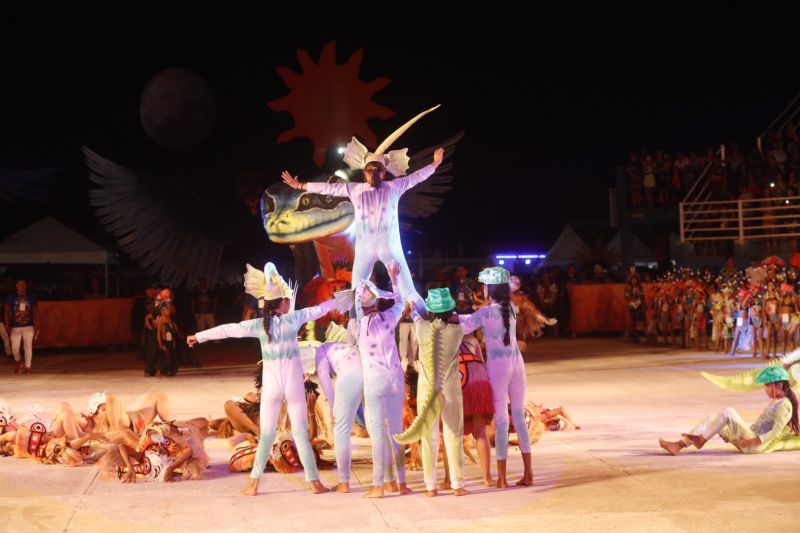 O Festival das Tribos Indígenas de Juruti ou Festribal (termo relativo a tribos) é uma festa cultural realizada sempre no último fim de semana do mês de julho ou início de agosto na cidade de Juruti, oeste do Pará. Resgata em forma de espetáculo a cultura indígena nativa da cidade. Uma das maiores manifestações culturais da Amazônia. O palco das apresentações é o Tribódromo, arena onde as tribos se apresentam. No tribódromo as tribos Muirapinima (vermelho e azul) e Munduruku (vermelho e amarelo) se enfrentam pela conquista de mais um título. <div class='credito_fotos'>Foto: Alex Ribeiro / Ag. Pará   |   <a href='/midias/2022/originais/14947_5e0a9a39-7eb6-2bdb-e281-1631dfd39682.jpg' download><i class='fa-solid fa-download'></i> Download</a></div>