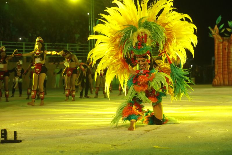 O Festival das Tribos Indígenas de Juruti ou Festribal (termo relativo a tribos) é uma festa cultural realizada sempre no último fim de semana do mês de julho ou início de agosto na cidade de Juruti, oeste do Pará. Resgata em forma de espetáculo a cultura indígena nativa da cidade. Uma das maiores manifestações culturais da Amazônia. O palco das apresentações é o Tribódromo, arena onde as tribos se apresentam. No tribódromo as tribos Muirapinima (vermelho e azul) e Munduruku (vermelho e amarelo) se enfrentam pela conquista de mais um título. <div class='credito_fotos'>Foto: Alex Ribeiro / Ag. Pará   |   <a href='/midias/2022/originais/14947_6f0d4ae6-bc5a-21ab-1a65-adfe26317931.jpg' download><i class='fa-solid fa-download'></i> Download</a></div>